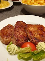 Grillteller Mit Pommes Frites & Salat